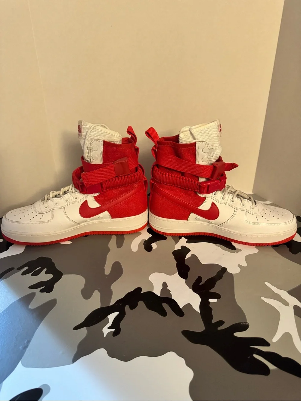 Men's High-Top Sneakers in White and Red with Ankle Strap high top Air Force One